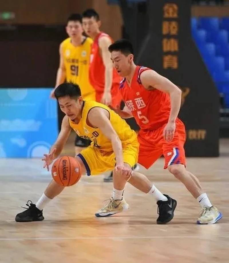 开云APP-包含冲刺阶段体能课后，深圳男篮战术微调备战社区盾，更衣室稳定，赛程密集仍需轮换的词条